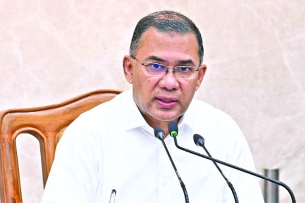 নিজেকে অভিনন্দন জানানো ব্যানার দ্রুত সরানোর নির্দেশ