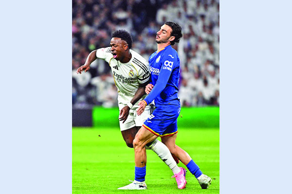 টানা দুই হারে পিছিয়ে রিয়াল