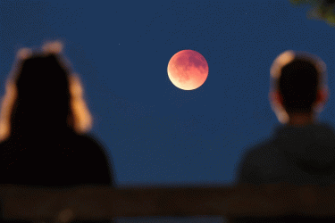 আজ বছরের একমাত্র পূর্ণগ্রাস চন্দ্রগ্রহণ