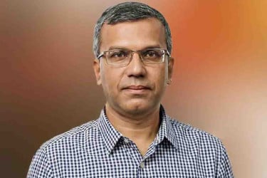 পাঁচ ব্যাংক একীভূতকরণ প্রক্রিয়া চলবে: গভর্নর