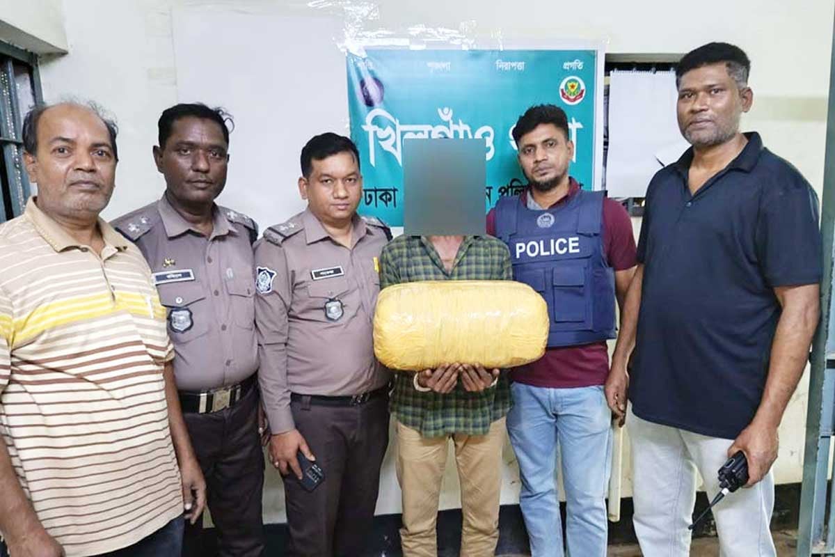 রাজধানীতে ১০ কেজি গাঁজাসহ মাদক কারবারি গ্রেফতার
