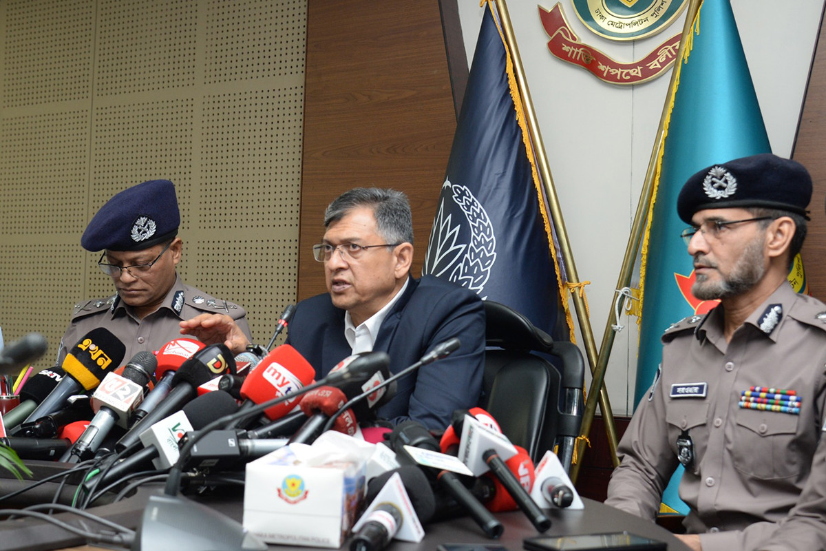 খুব শিগগিরই সন্ত্রাসী ও চাঁদাবাজদের গ্রেফতারে অভিযান পরিচালনা করা হবে : স্বরাষ্ট্রমন্ত্রী