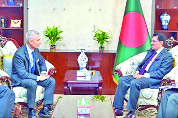 ঢাকায় ব্যস্ত পল কাপুর