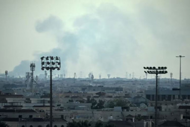 কাতারে ইউএস বিমান ঘাঁটিতে ইরানের ক্ষেপণাস্ত্র হামলা