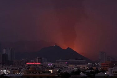 মধ্যপ্রাচ্যে সর্ববৃহৎ মার্কিন ঘাঁটিতে ইরানের ক্ষেপণাস্ত্র হামলা