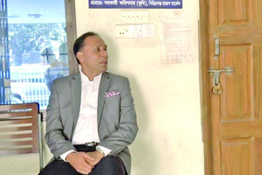 প্রতিমন্ত্রী গিয়ে দেখেন অফিসই খোলেনি