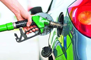 জ্বালানি তেলের মজুত বাড়াতে হুলস্থুল