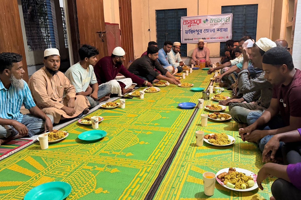 ফরিদপুরে বসুন্ধরা শুভসংঘের উদ্যোগে গ্রামবাসীদের নিয়ে ইফতার ও দোয়া মাহফিল