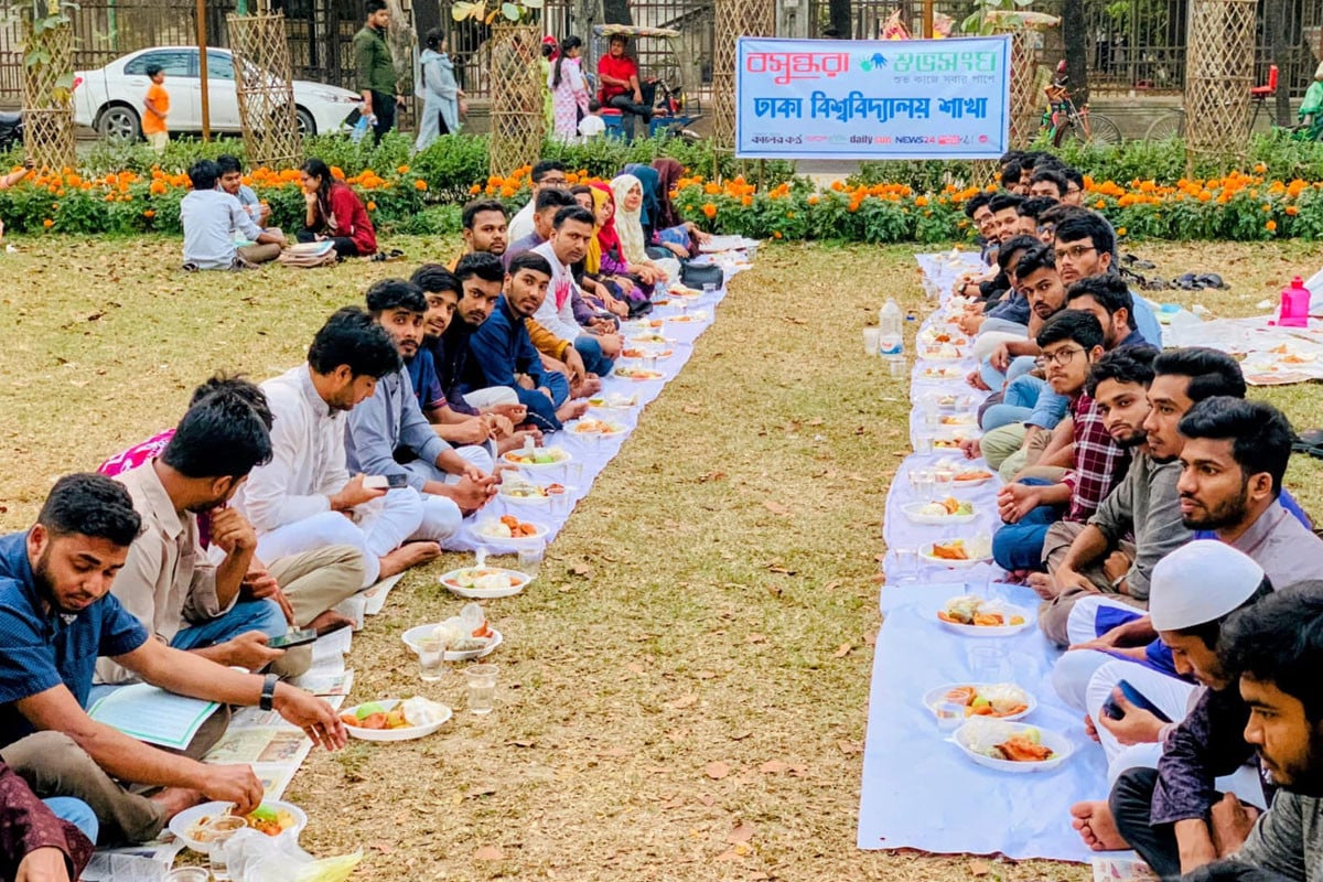 ঢাবিতে বসুন্ধরা শুভসংঘের উদ্যোগে গণ ইফতার ও দোয়া মাহফিল