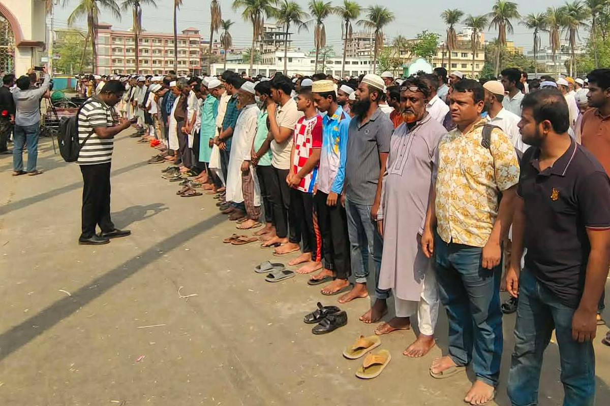 ইবি শিক্ষিকা রুনার দাফন সম্পন্ন