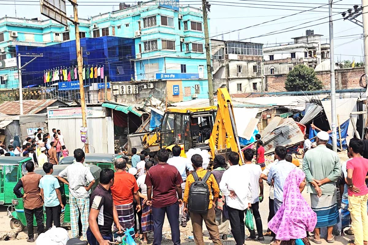 সোনারগাঁয়ে যানজট নিরসনে পাঁচ শতাধিক অবৈধ স্থাপনা উচ্ছেদ