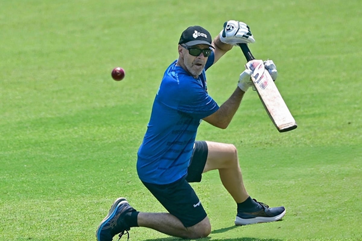 নতুন দায়িত্বে সিমন্স, প্রথম সিরিজেই প্রতিপক্ষ বাংলাদেশ