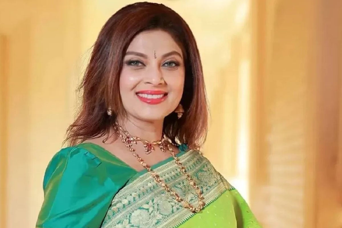 বিনিয়োগের নামে প্রতারণা, আদালতে গেলেন অভিনেত্রী