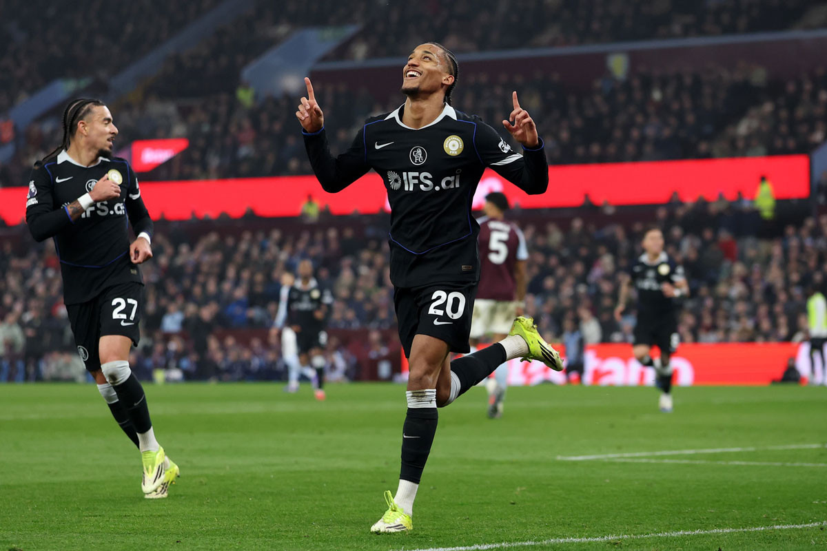 পেদ্রোর হ্যাটট্রিকে ভিলাকে উড়িয়ে দিল চেলসি