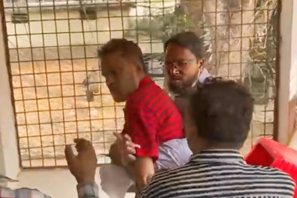 ফটিকছড়িতে হিসাবরক্ষণ কর্মকর্তা ও প্রধান শিক্ষকের হাতাহাতি