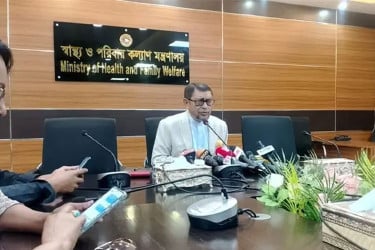 ডিউটি ফাঁকি দিয়ে বেসরকারি চেম্বার করা চিকিৎসকের বিরুদ্ধে কঠোর ব্যবস্থা: স্বাস্থ্যমন্ত্রী