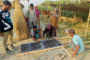 গাইবান্ধার দুর্গম চরাঞ্চলে অন্ধকার দূর করছে সৌরবিদ্যুৎ