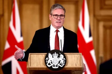 যুক্তরাষ্ট্র-ইসরায়েলের হামলায় যুক্ত না হওয়ার সিদ্ধান্তে অটল ব্রিটিশ প্রধানমন্ত্রী