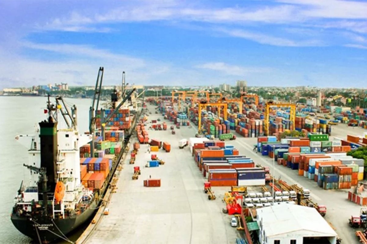 চট্টগ্রাম বন্দর কর্তৃপক্ষের চেয়ারম্যানের বিরুদ্ধে অভিযোগের নেপথ্যে কি?