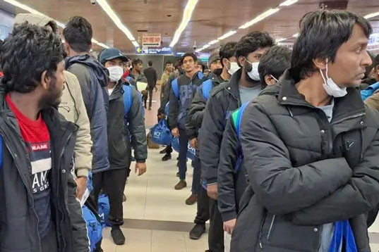 লিবিয়া থেকে দেশে ফিরলেন ১৬৫ বাংলাদেশি