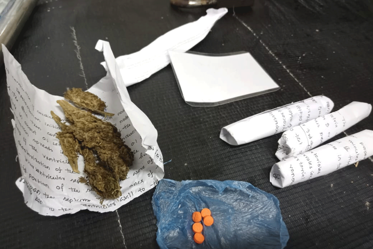 শাবিপ্রবিতে গাঁজা ও ইয়াবাসহ ৪ নির্মাণ শ্রমিক আটক