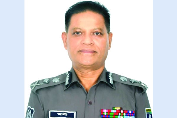 নৈতিকতা ও সদাচরণ গড়তে হবে