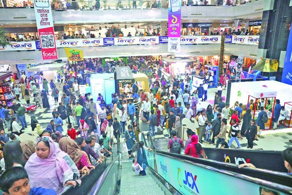 ছুটির দিনে জমজমাট বসুন্ধরা সিটি শপিং কমপ্লেক্স