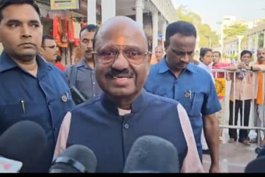 হঠাৎ পদত্যাগ পশ্চিমবঙ্গের রাজ্যপাল আনন্দ বোসের