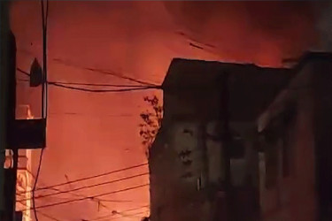 টঙ্গীতে আগুনে ১৫ দোকান পুড়ে ছাই