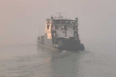 নৌযান চলাচল নিয়ে আবহাওয়া অফিসের সতর্কবার্তা