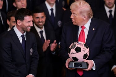 তুমিই বিশ্বের সেরা ফুটবলার: মেসিকে ট্রাম্প