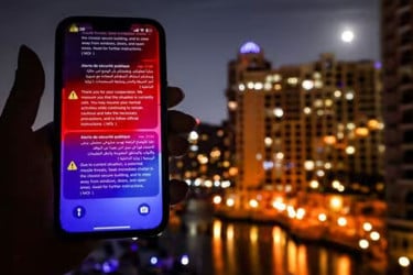 হঠাৎ দুবাইবাসীর ফোনে সম্ভাব্য ক্ষেপণাস্ত্র হামলার জরুরি সতর্কতা