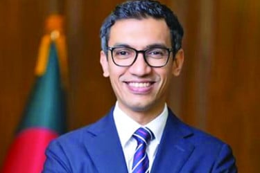 উড়ন্ত আশিক কি ইউনূসের মার্কেটিং ম্যানেজার?