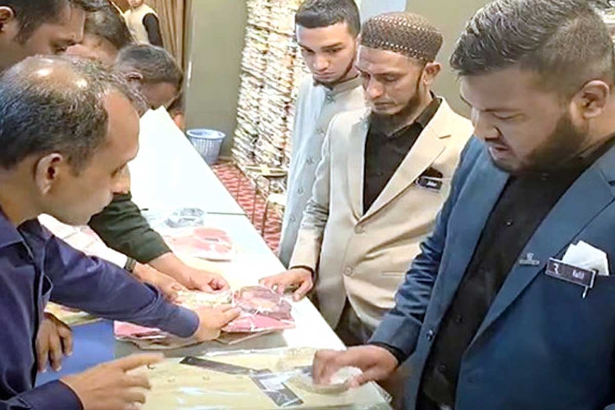 দেশীয় পাঞ্জাবিতে ভারতীয় ট্যাগ লাগিয়ে বিক্রি, চট্টগ্রামে ‘রাজস্থান’কে জরিমানা