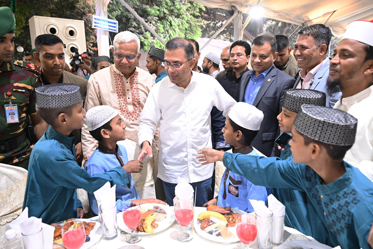 আলেম-ওলামা ও এতিমদের সঙ্গে প্রধানমন্ত্রীর ইফতার