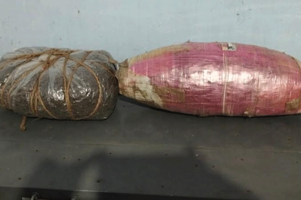 রাজারহাটে আলুর বস্তা থেকে ৯ কেজি গাঁজা উদ্ধার