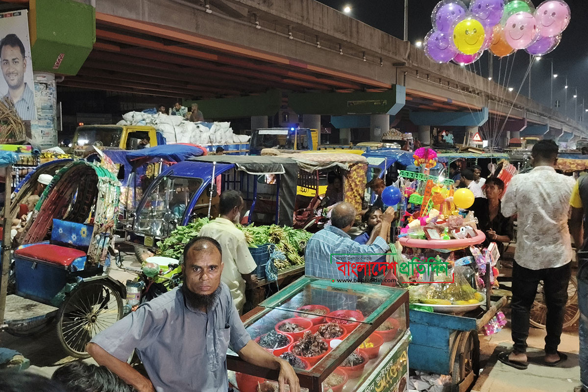 কেরানীগঞ্জের আব্দুল্লাহপুরে ফুটপাত দখল, অবৈধ স্ট্যান্ডে তীব্র যানজট