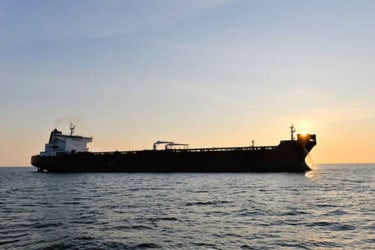 রাশিয়া থেকে তেল কিনতে ভারতকে অনুমতি দিল যুক্তরাষ্ট্র