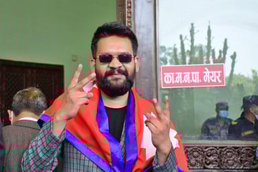 নেপালের প্রধানমন্ত্রী হওয়ার দৌড়ে এগিয়ে কে এই বালেন্দ্র শাহ?