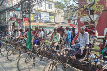 বরিশালে ব্যাটারিচালিত রিকশা চলাচল বন্ধে চালকদের বিক্ষোভ