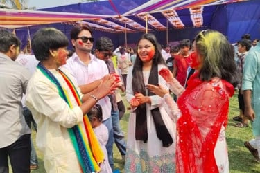 বসন্তের রঙের উৎসব শ্রীমঙ্গলে