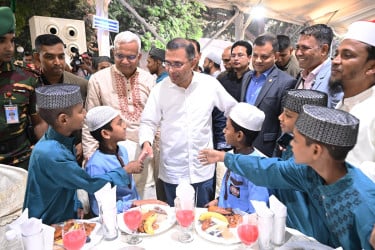 আলেম-ওলামা ও এতিমদের সঙ্গে প্রধানমন্ত্রীর ইফতার