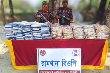 লালমনিরহাটে ১৪ লাখ টাকার চোরাই ভারতীয় কাপড় ও জিরা জব্দ