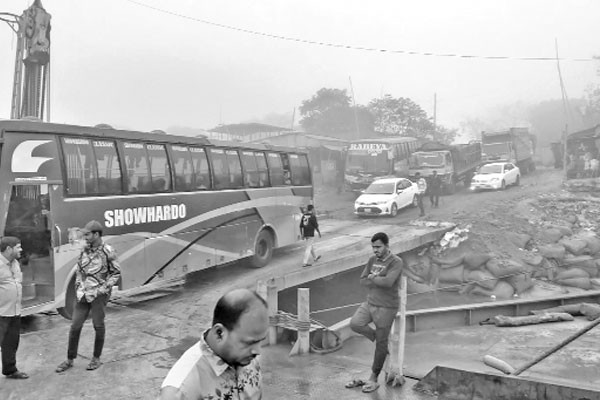 আড়াই ঘণ্টা বন্ধ ফেরি চলাচল