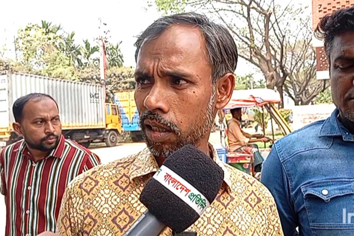 টঙ্গীতে নিরাপত্তাকর্মীর মাথায় অস্ত্র ঠেকিয়ে হত্যার হুমকি, ককটেল নিক্ষেপ