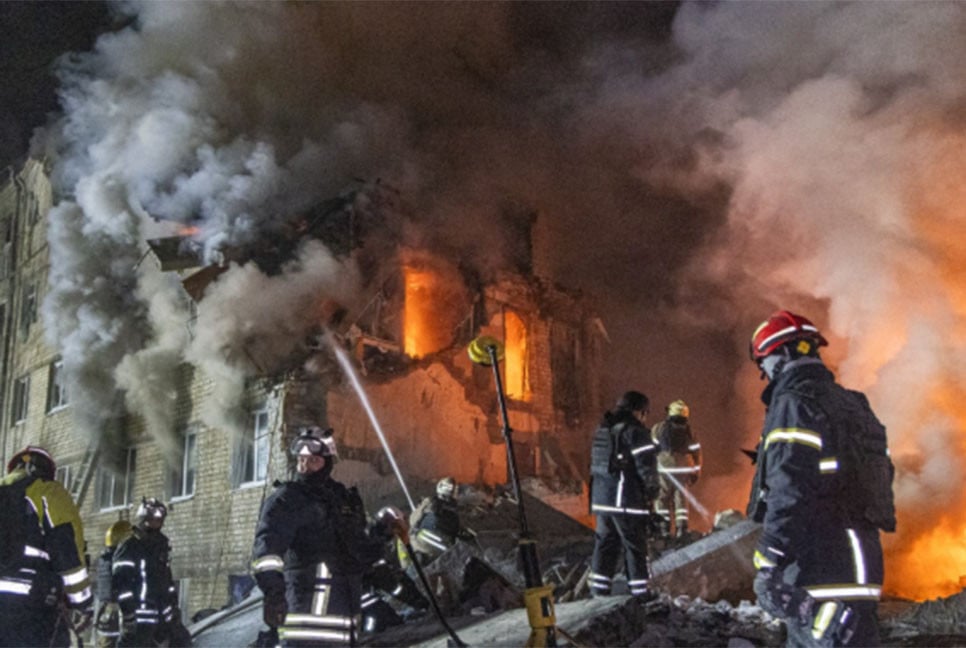 রাশিয়া ক্ষেপণাস্ত্র ও ড্রোন হামলা চালিয়েছে ইউক্রেনে, নিহত ১২