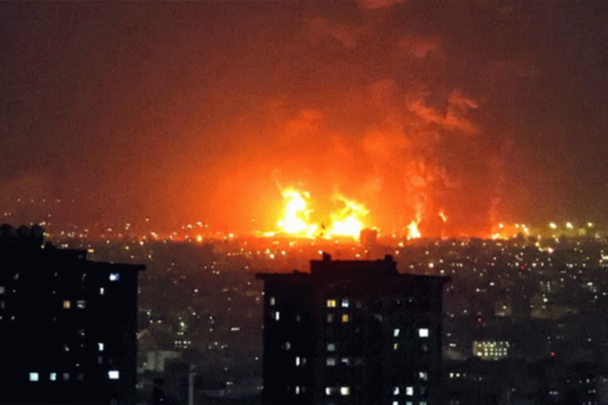 ইরানে ঝরছে 'কালো তেলমিশ্রিত' বৃষ্টি