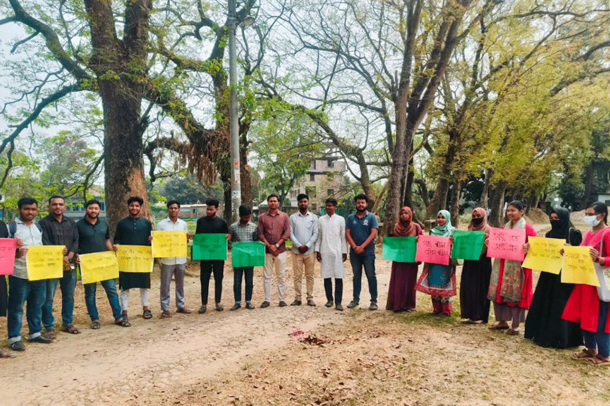 লাকসামে কলেজের গাছ কাটার পরিকল্পনা বাতিলের দাবি শিক্ষার্থীদের
