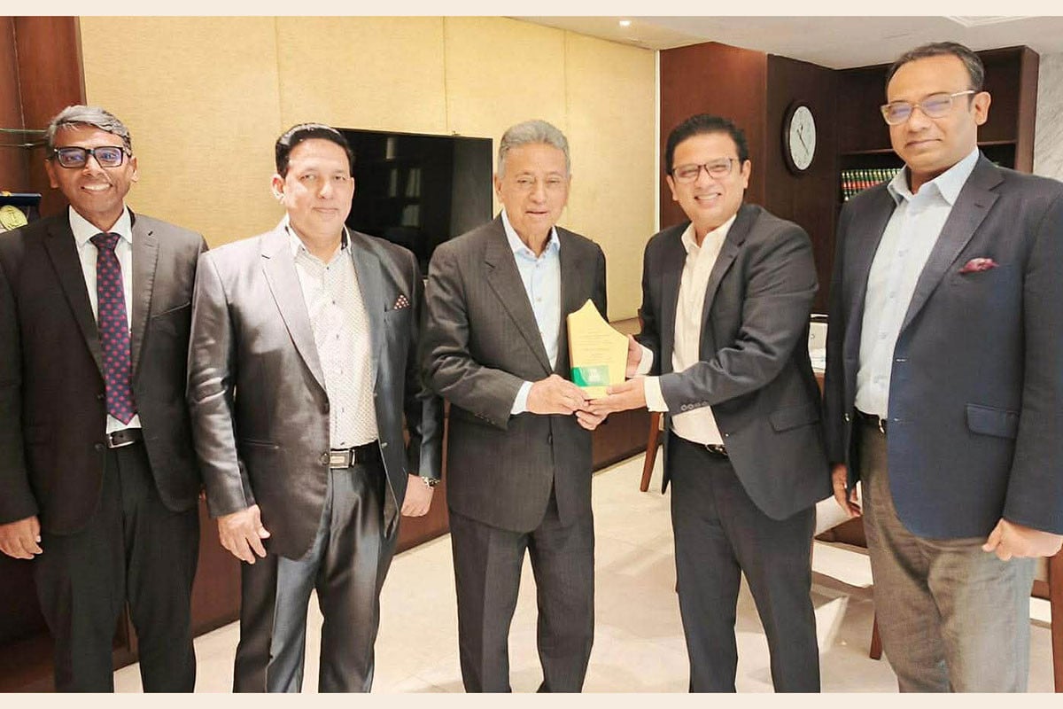 অর্থ ও পরিকল্পনা মন্ত্রী আমির খসরুর সঙ্গে ঢাকা চেম্বারের সভাপতির সাক্ষাৎ