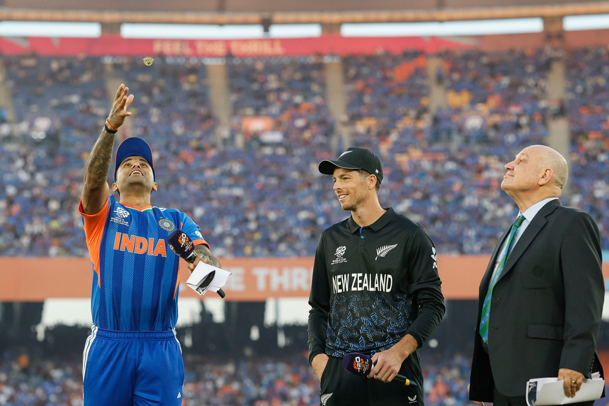 ফাইনালে ভারতকে ব্যাটিংয়ে পাঠালো নিউজিল্যান্ড